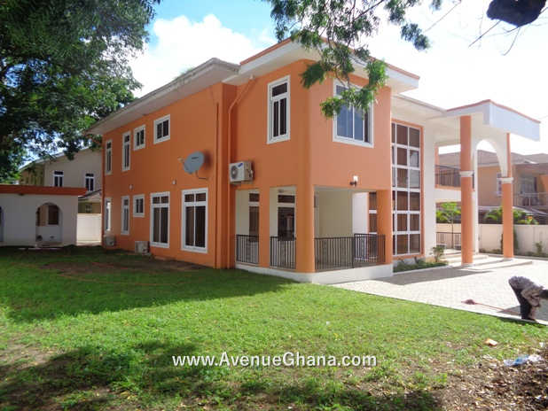 5 bedroom house with 2 room outhouse for rent in North Ridge, Accra Ghana