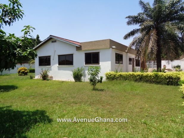 3 bedroom house with 2 room outhouse to let at Tesano, Accra Ghana