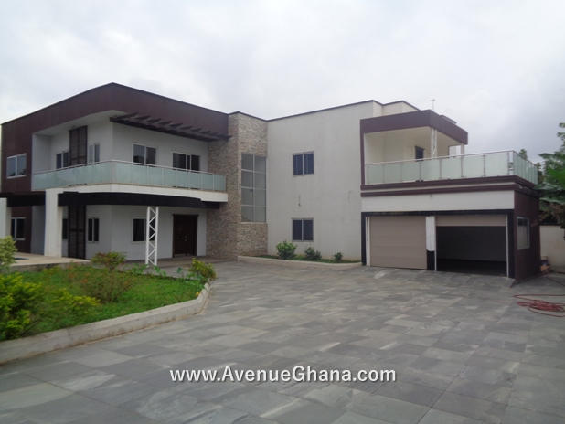 5 bedroom house with swimming pool for sale at East Legon near Emmanuel Eye Clinic in Accra Ghana
