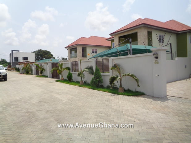 4 bedroom house with outhouse for sale at Roman Ridge, Accra
