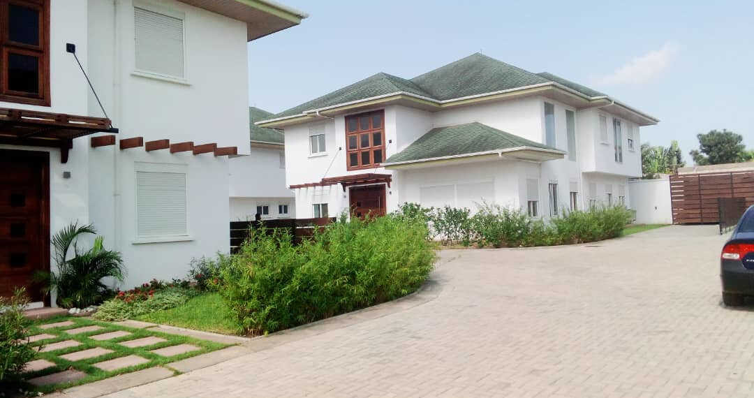 4 bedroom townhouse with outhouse for rent near French School at East Legon in Accra Ghana