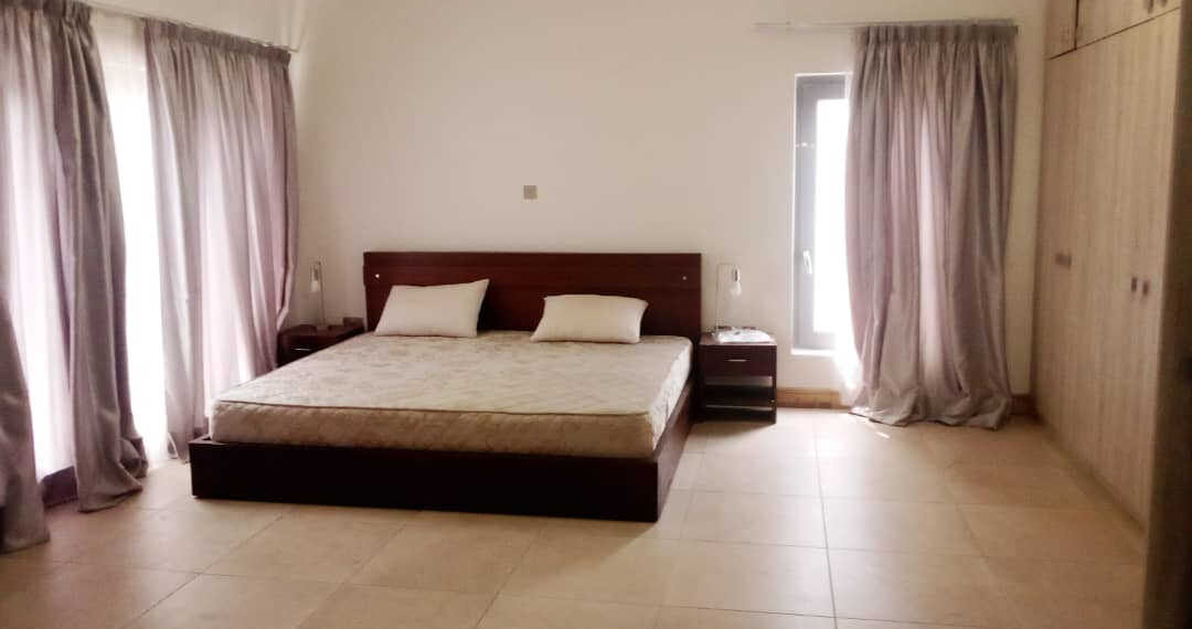 6 Executive 4 bedroom furnished townhouse for rent at North Ridge in Accra