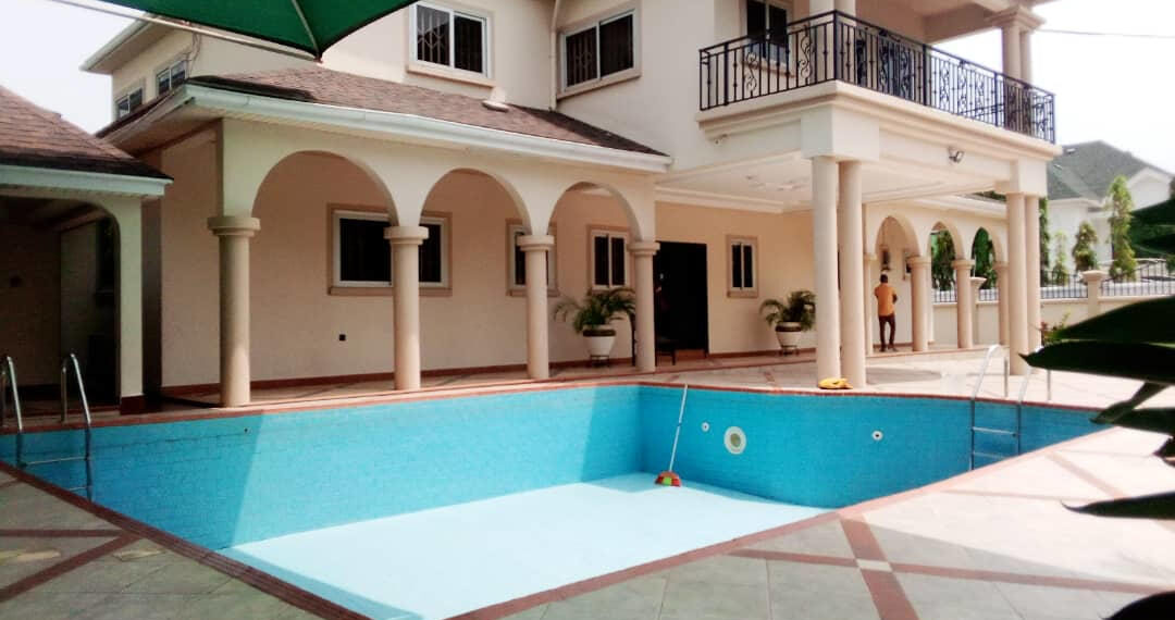 For rent in Accra 4 bedroom house with swimming pool and 2 BQ at North Ridge near GIJ