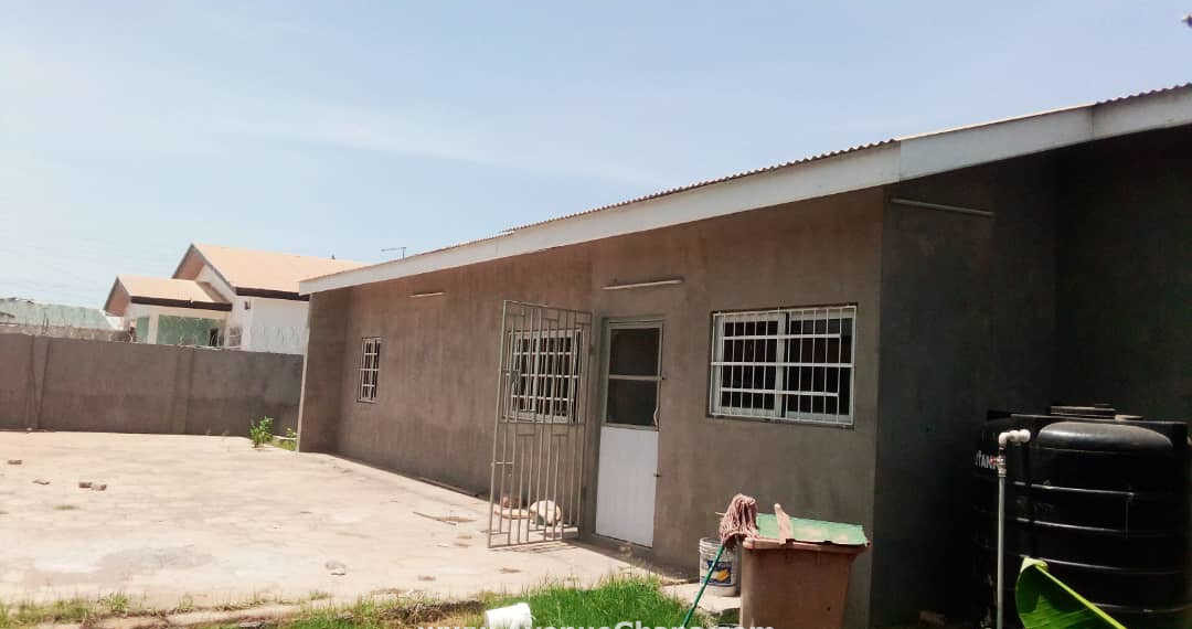 4 bedroom house with garden to let at Greda Estate near Lekma Hospital