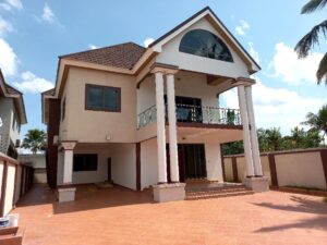 5 bedroom house with 2 bedroom outhouse for rent at Dzorwulu in Accra, Ghana